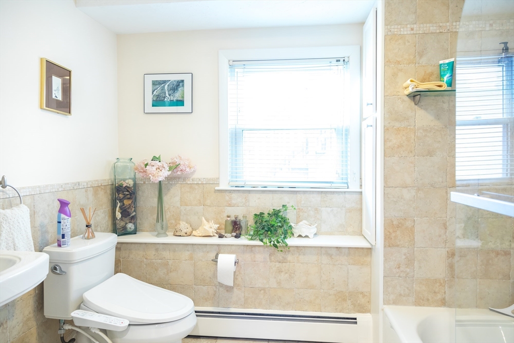 15 Higgins Road Marblehead, MA 01945 - Photo 20 of 26 a bathroom with a bathtub and a toilet