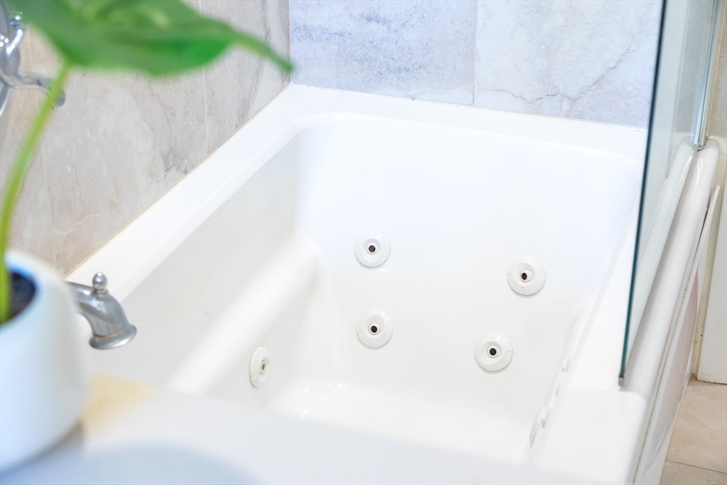 15 Higgins Road Marblehead, MA 01945 - Photo 8 of 26 a bathroom with a shower