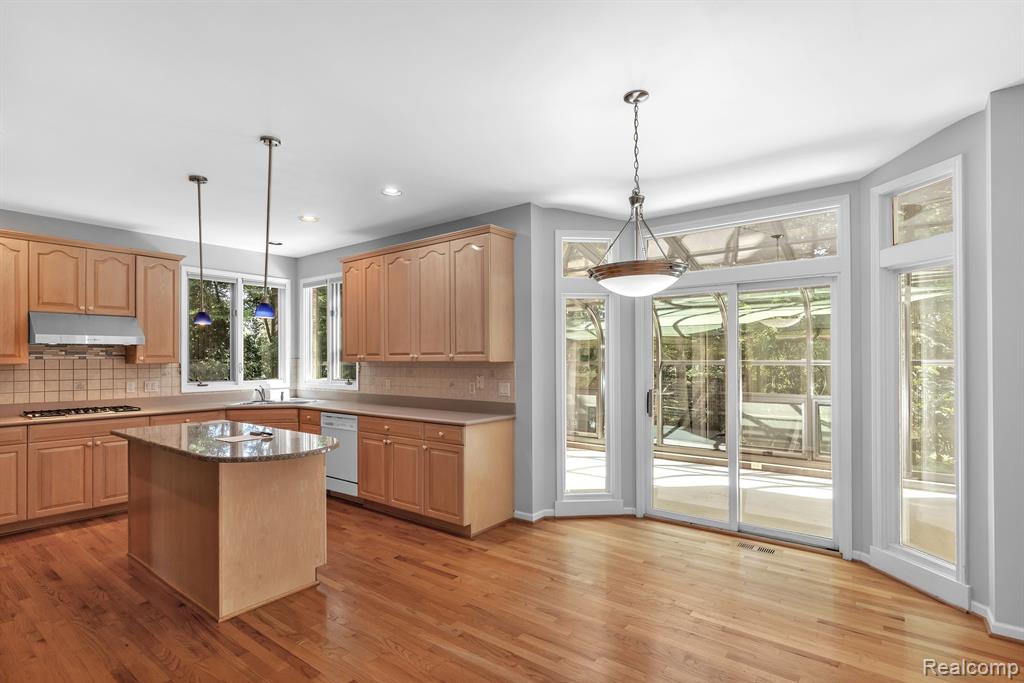 1691 Spring Creek Drive Rochester Hills, MI 48306 - Photo 15 of 78