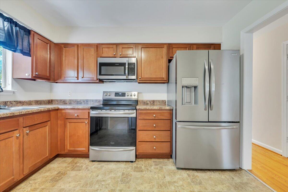 569 Holiday Road Vinton, VA 24179 - Photo 17 of 42 14-MIB09957