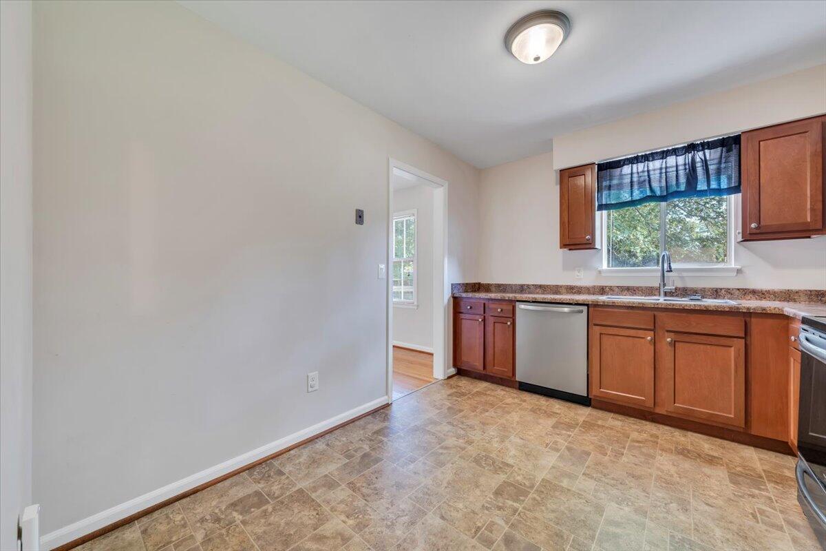 569 Holiday Road Vinton, VA 24179 - Photo 19 of 42 16-MIB09963