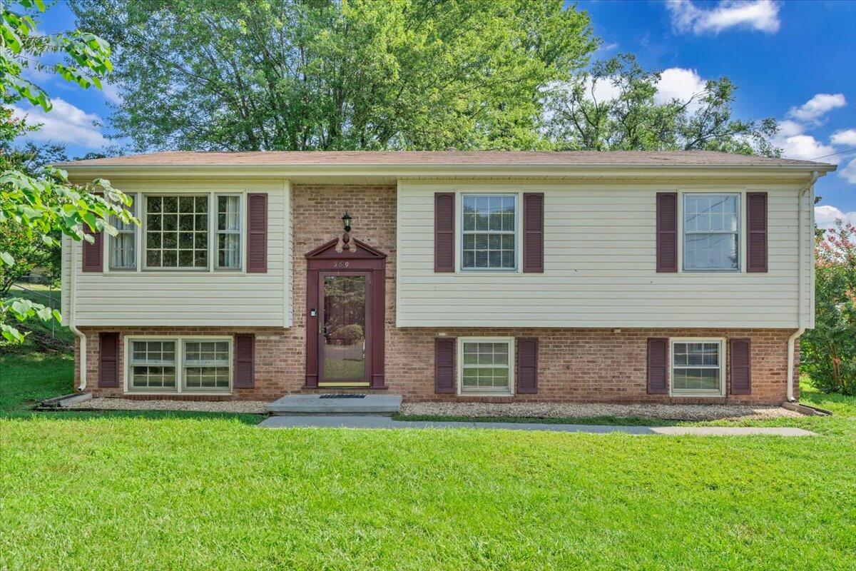 569 Holiday Road Vinton, VA 24179 - Photo 3 of 42 32-MIB00024