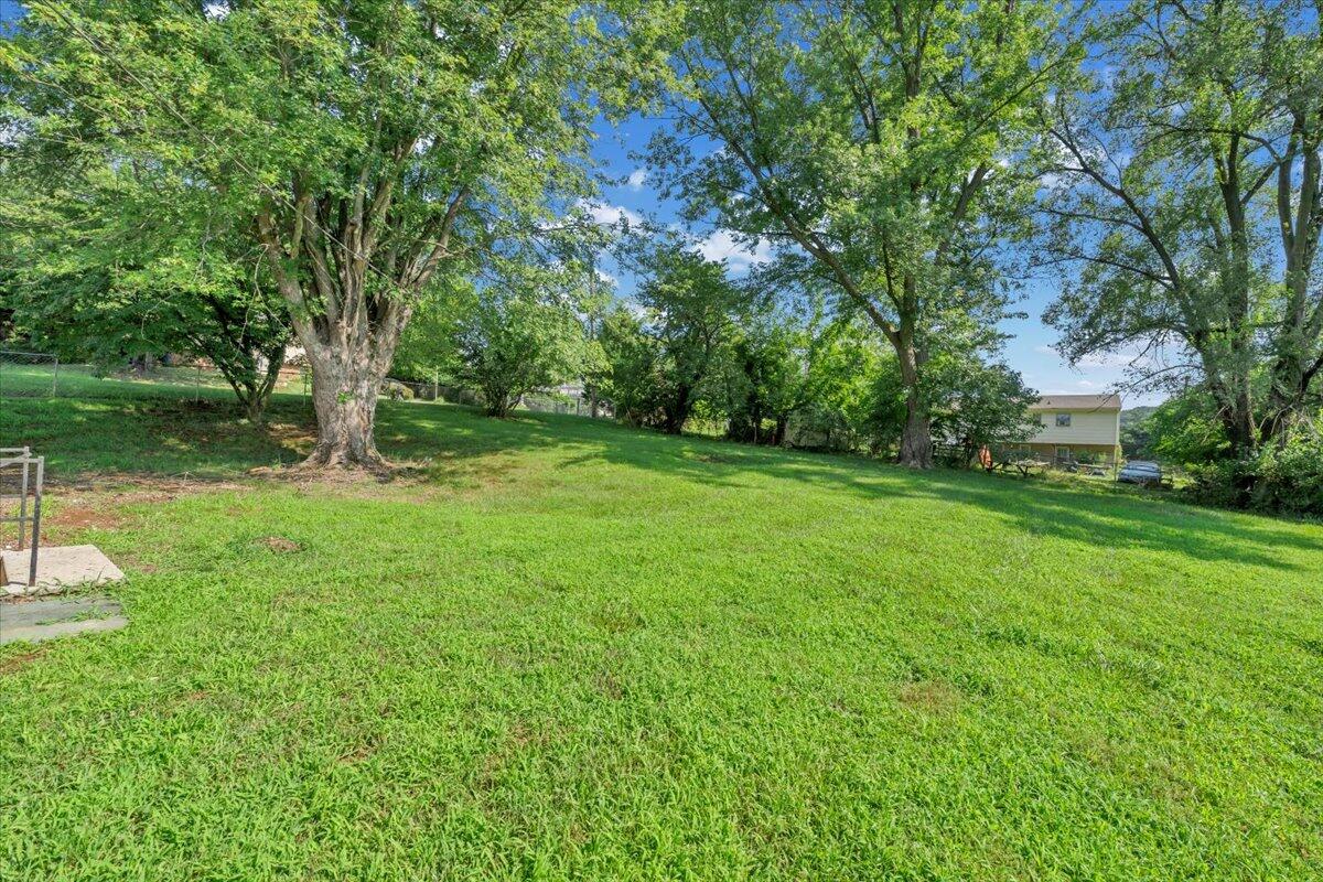 569 Holiday Road Vinton, VA 24179 - Photo 36 of 42 33-MIB00009