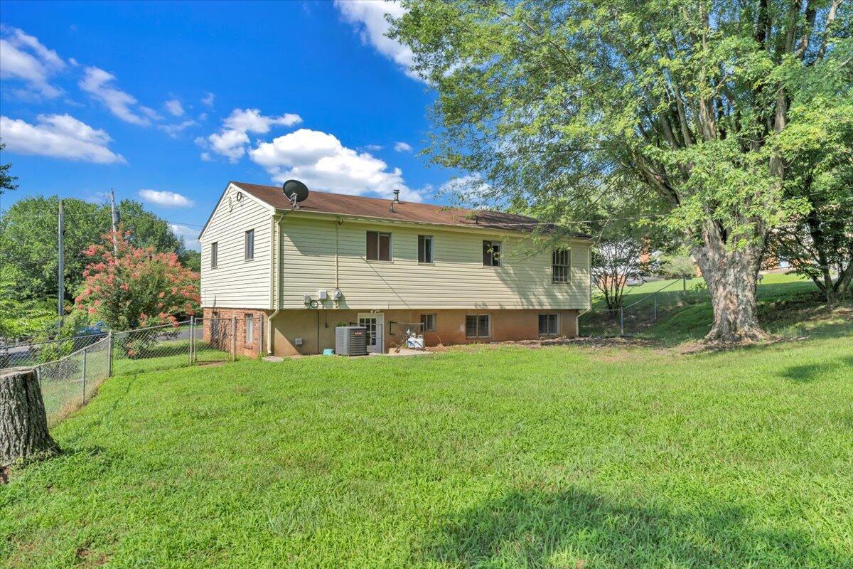569 Holiday Road Vinton, VA 24179 - Photo 38 of 42 34-MIB00012