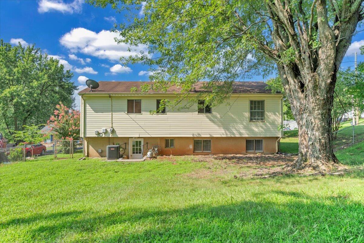 569 Holiday Road Vinton, VA 24179 - Photo 39 of 42 35-MIB00015