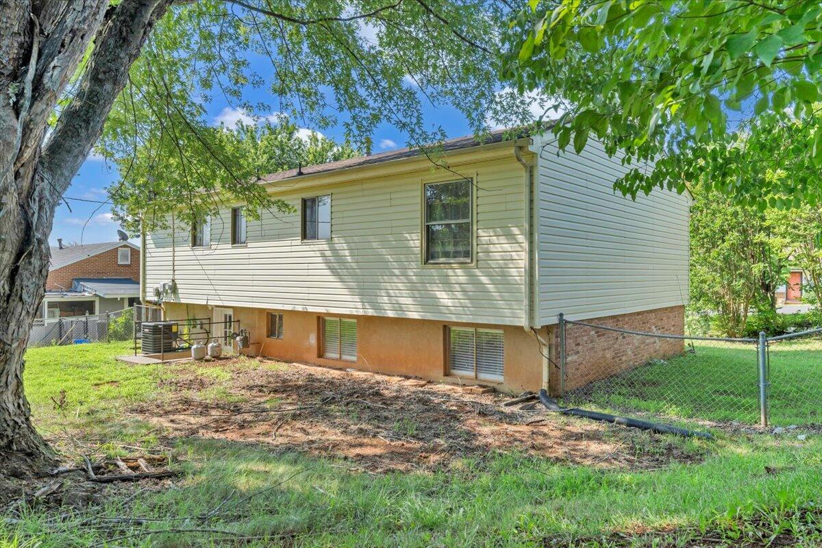 569 Holiday Road Vinton, VA 24179 - Photo 40 of 42 36-MIB00018