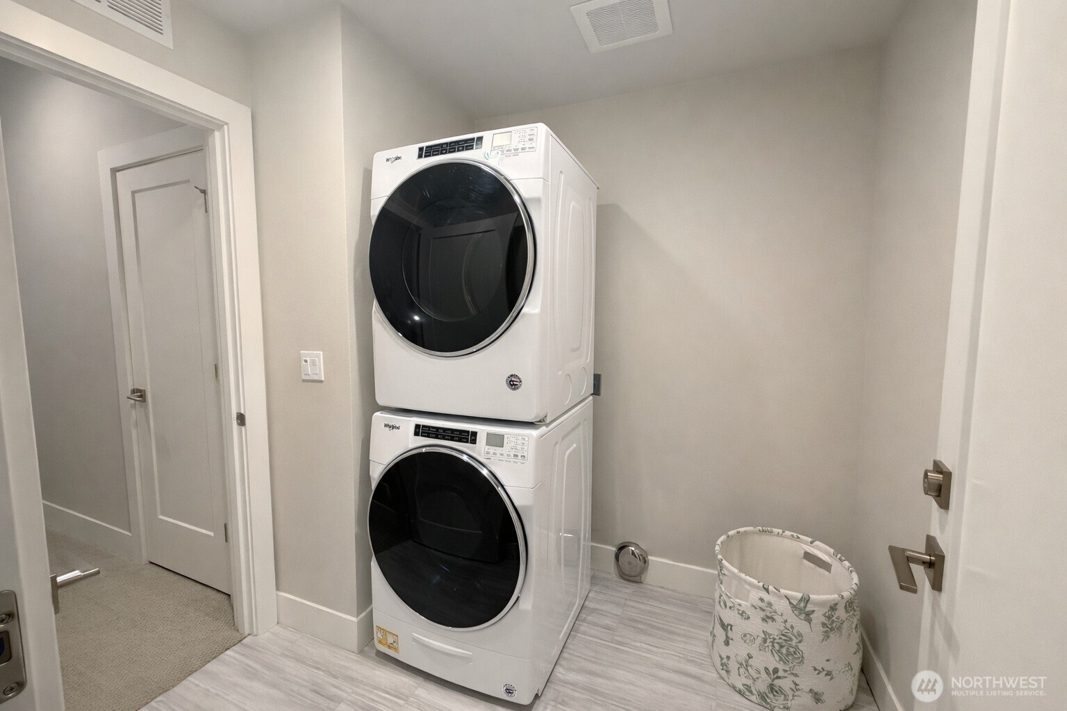 2111 West 9th Avenue, Unit 24 Seattle, WA 98119 - Photo 15 of 16