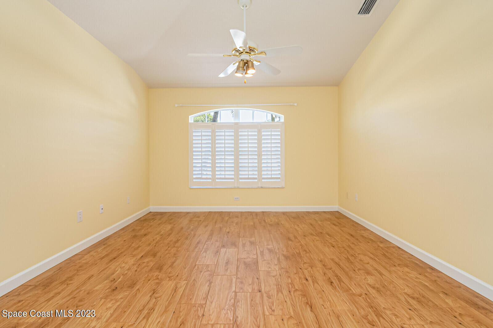 1041 South Fork Circle Melbourne, FL 32901 - Photo 5 of 62 an empty room with a window and a ceiling fan