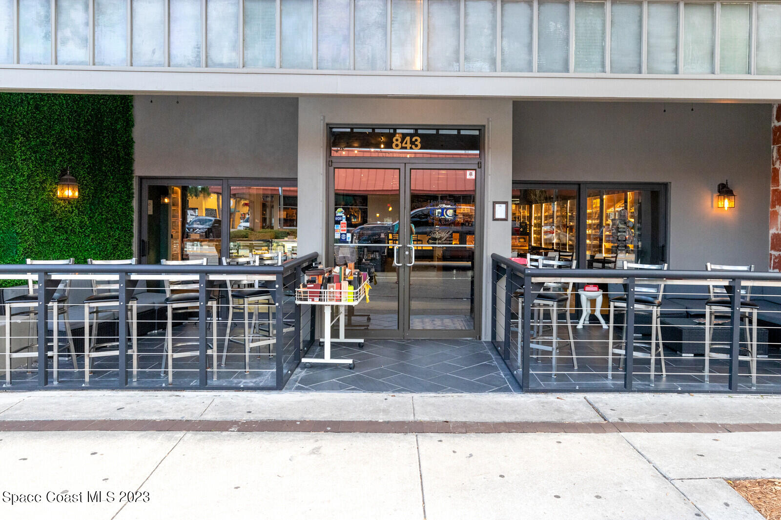 1041 South Fork Circle Melbourne, FL 32901 - Photo 52 of 62 a view of a chairs and table in the patio