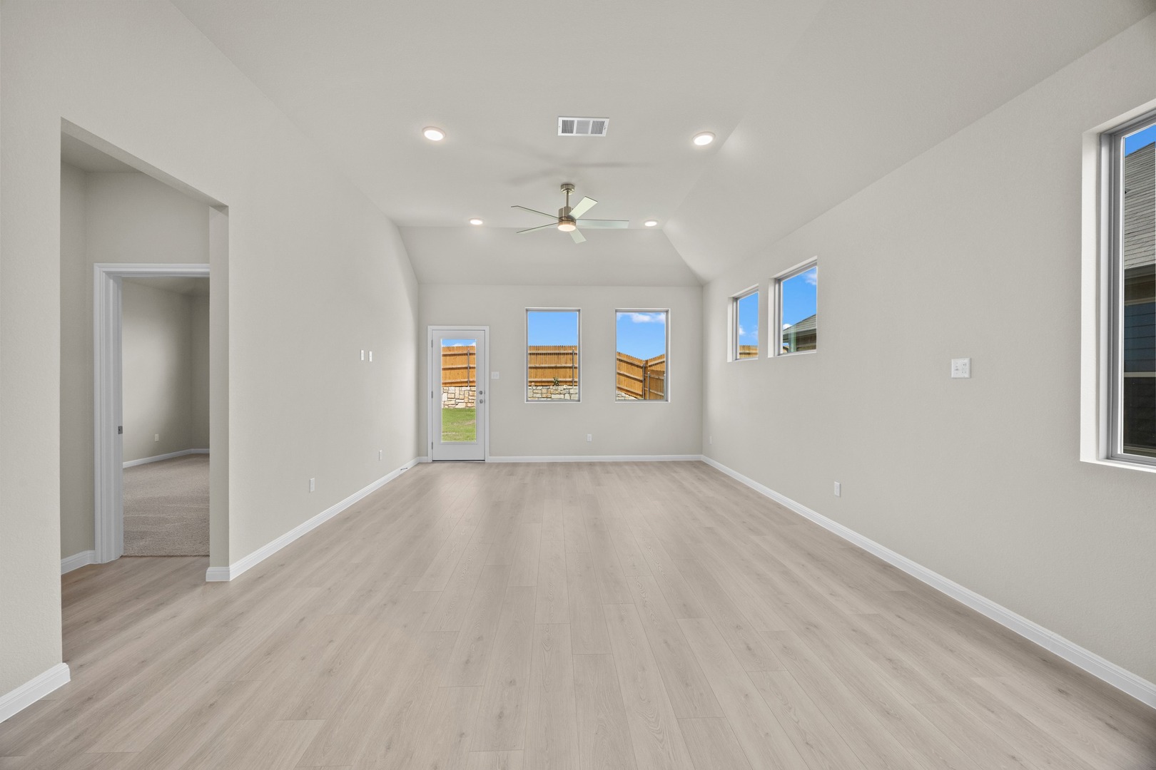 206 Hornet Street Elgin, TX 78621 - Photo 7 of 39