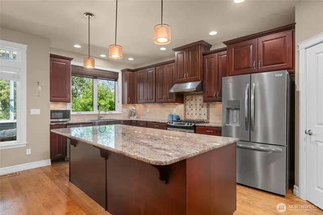 $1,150,000 | 2308 18th Street, Anacortes, WA 98221