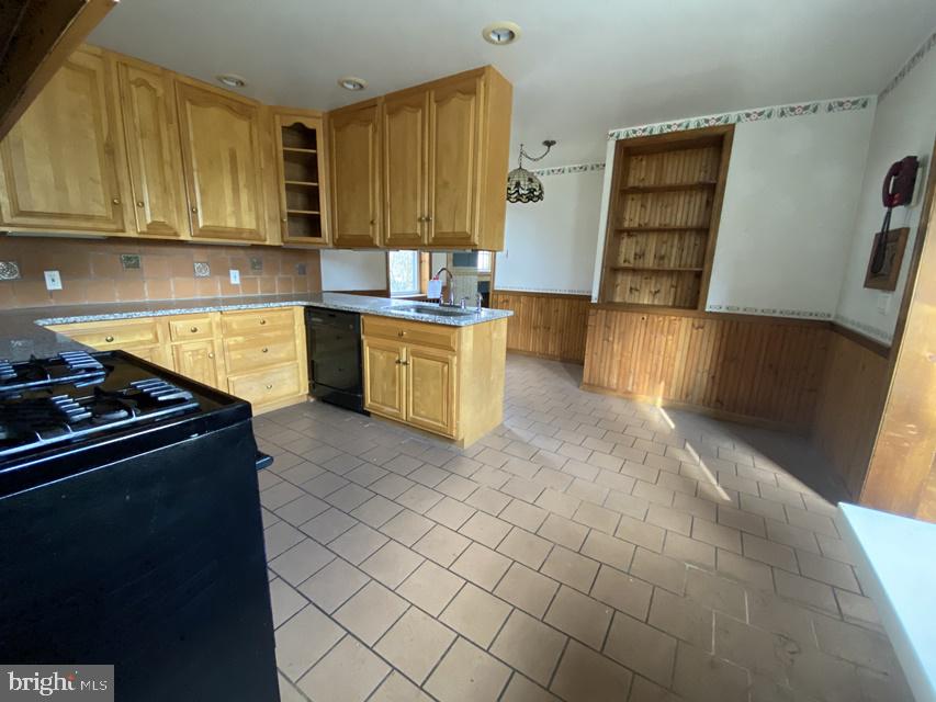 408 Waring Road Elkins Park, PA 19027 - Photo 2 of 103 Gallery Image 2