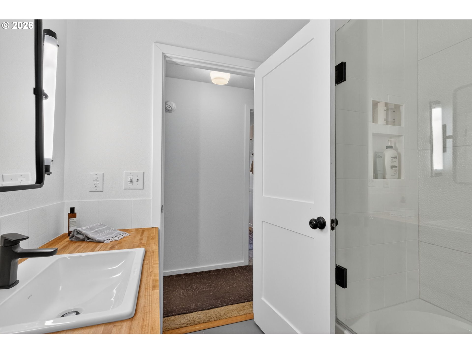 9843 Southwest 2nd Avenue Portland, OR 97219 - Photo 30 of 38 a bathroom with a bathtub and a sink