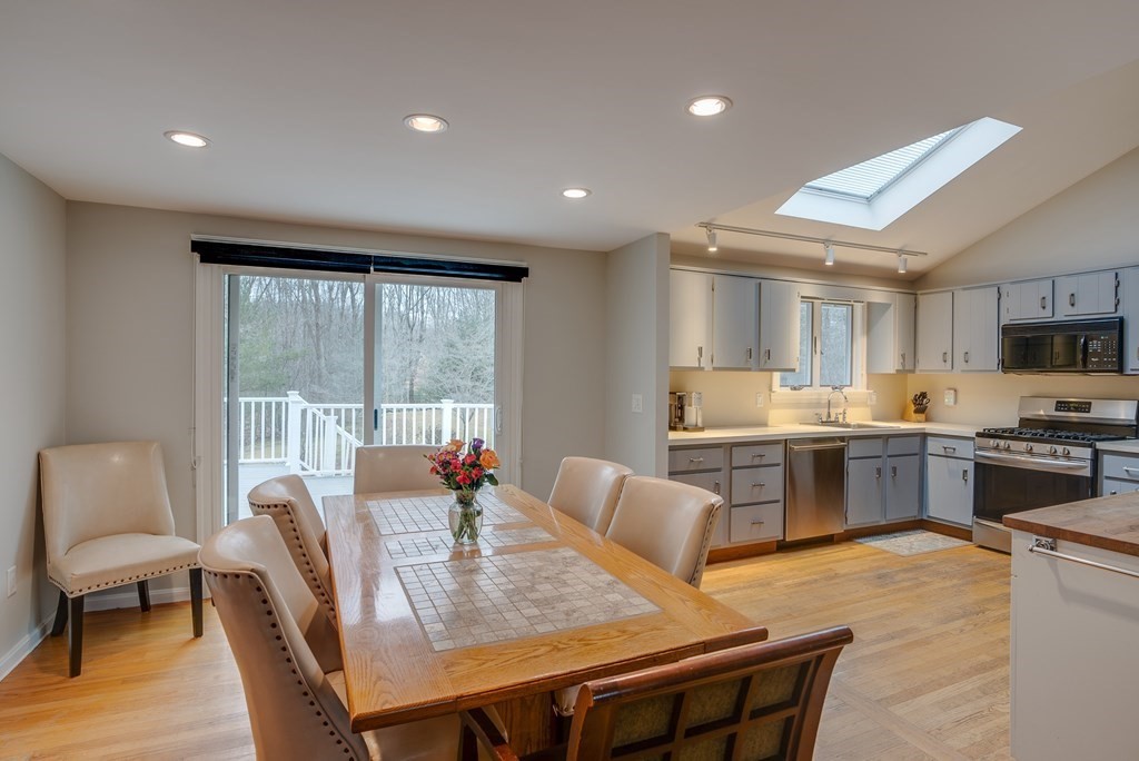 58 Dunster Road Bedford, MA 01730 - Photo 3 of 26 Gallery Image 3