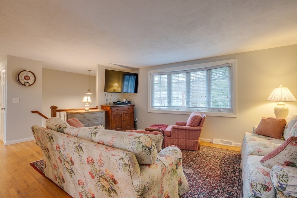 58 Dunster Road Bedford, MA 01730 - Photo 8 of 26 Gallery Image 8