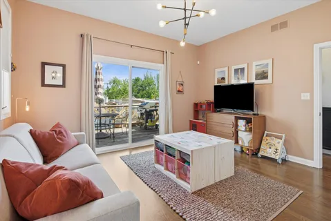$775,000 | 2024 West Iowa Street, Unit 3B, Chicago, IL 60622
