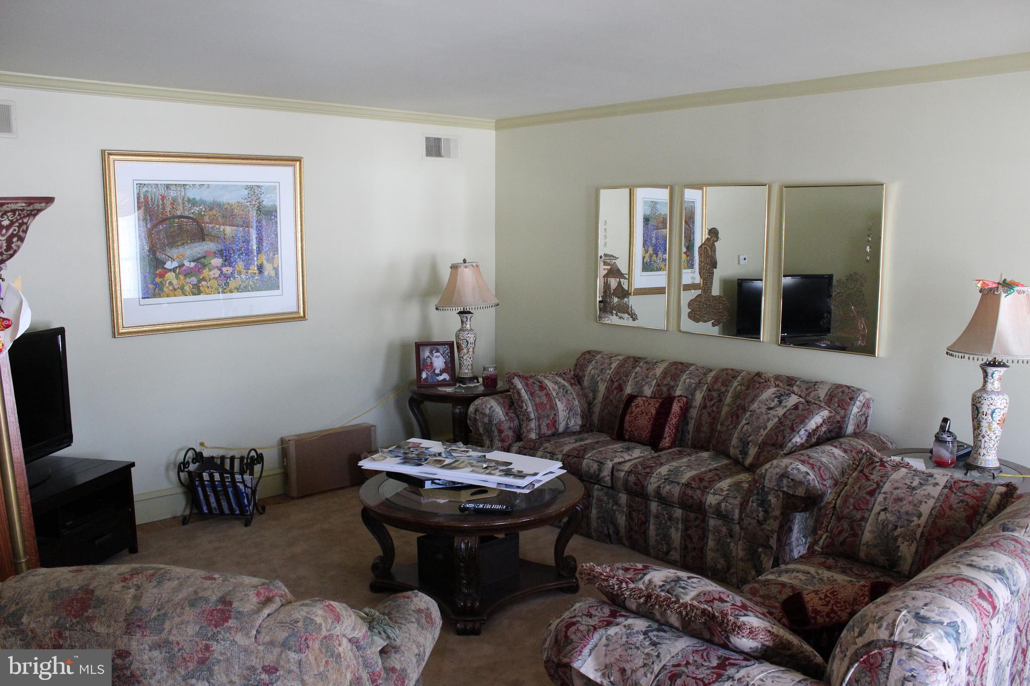 39 Deerpath Road Chalfont, PA 18914 - Photo 3 of 8 Living Room