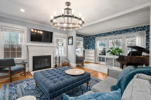 $915,000 | 10 Grayson Street, Boston, MA 02124