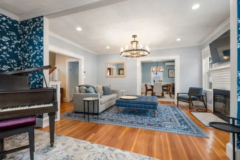 $915,000 | 10 Grayson Street, Boston, MA 02124
