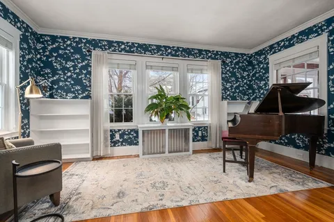$915,000 | 10 Grayson Street, Boston, MA 02124