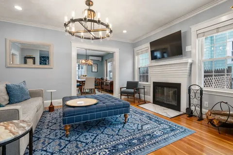 $915,000 | 10 Grayson Street, Boston, MA 02124