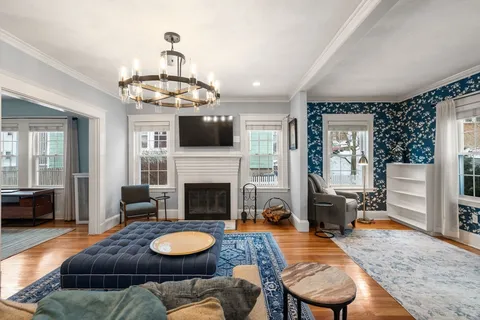$915,000 | 10 Grayson Street, Boston, MA 02124