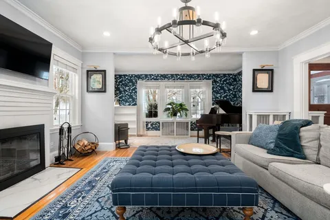 $915,000 | 10 Grayson Street, Boston, MA 02124