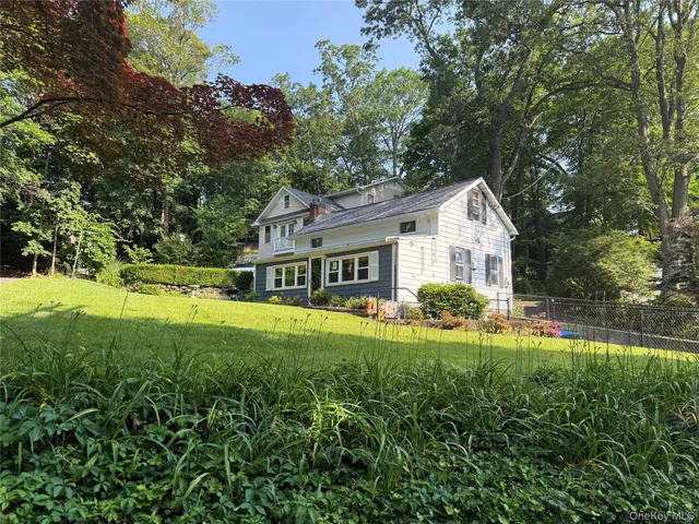 $575,000 | 1 Hillside Lane, Huntington, NY 11743