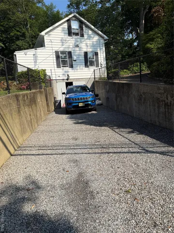 $575,000 | 1 Hillside Lane, Huntington, NY 11743