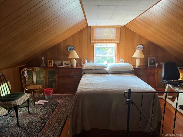 $575,000 | 1 Hillside Lane, Huntington, NY 11743