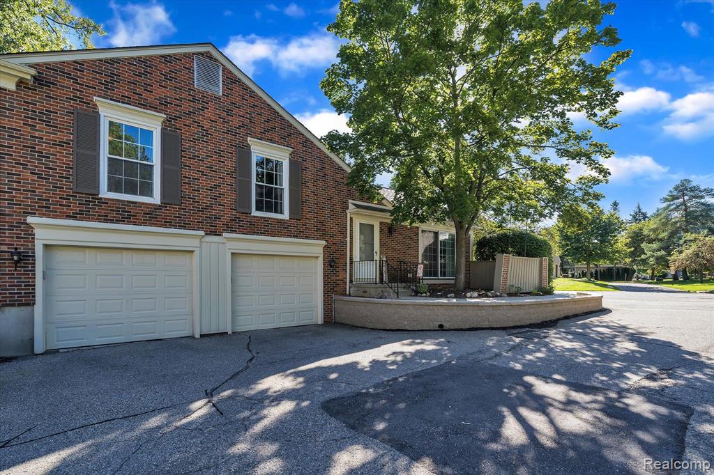 1373 Autumn Lane Rochester Hills, MI 48306 - Photo 2 of 33