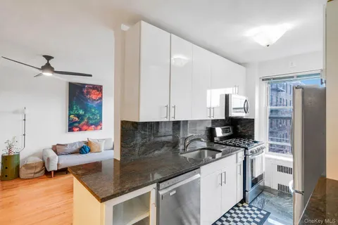 $775,000 | 7615 35th Avenue, Unit 4E | Jackson Heights