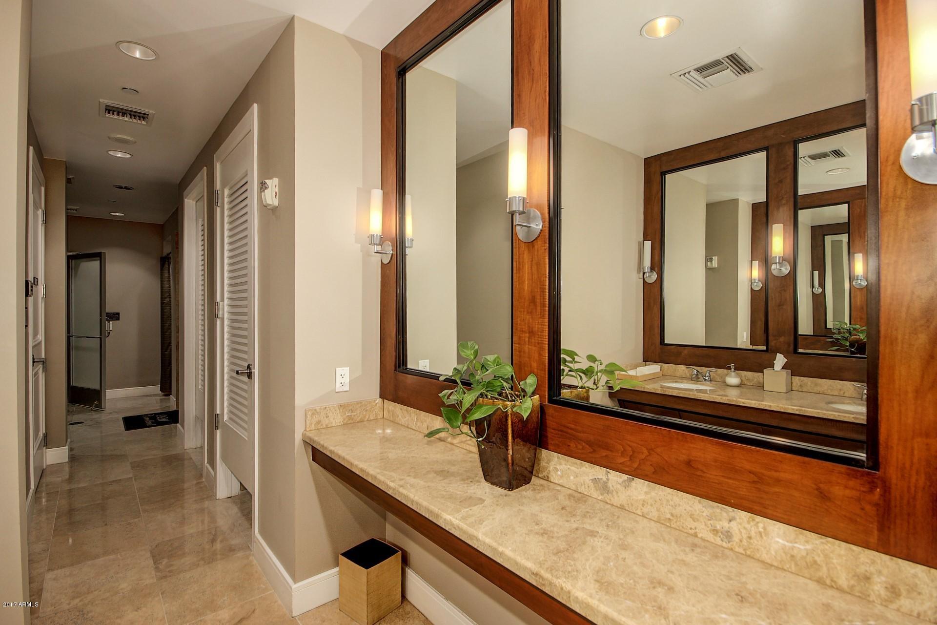 2211 East Camelback Road, Unit 208 Phoenix, AZ 85016 - Photo 20 of 67 women's locker rom