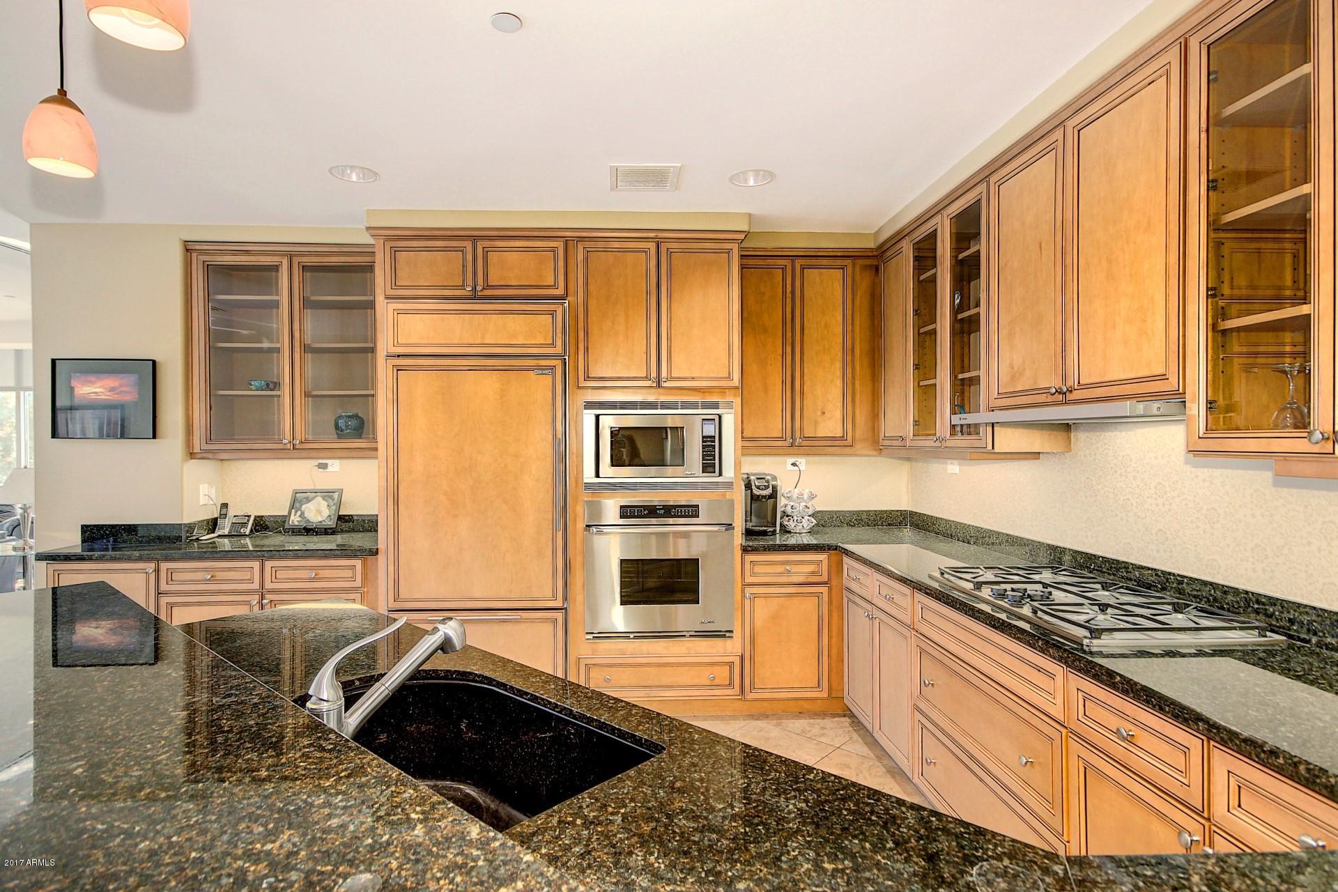 2211 East Camelback Road, Unit 208 Phoenix, AZ 85016 - Photo 28 of 67 Kitchen