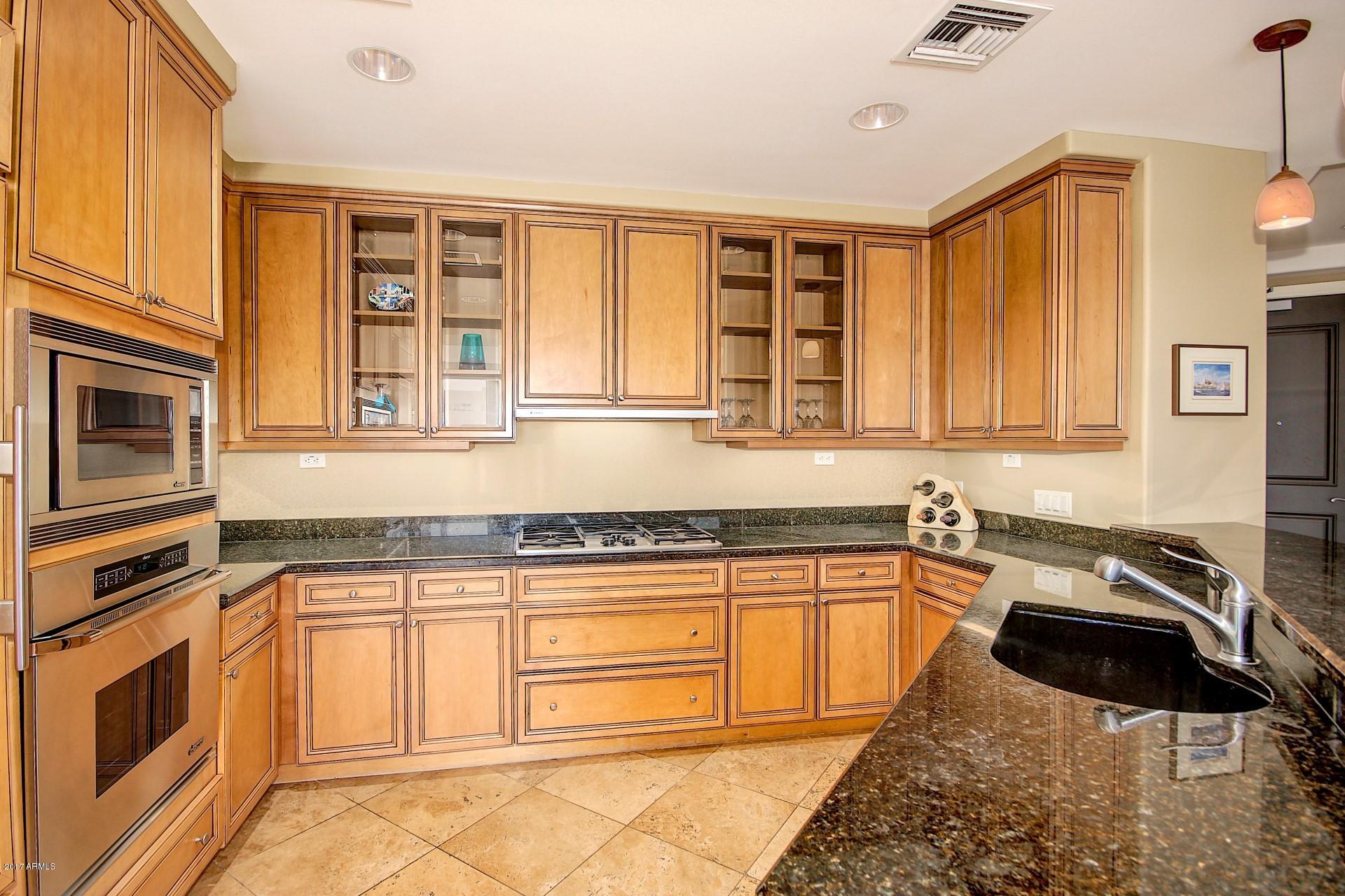 2211 East Camelback Road, Unit 208 Phoenix, AZ 85016 - Photo 32 of 67 Kitchen