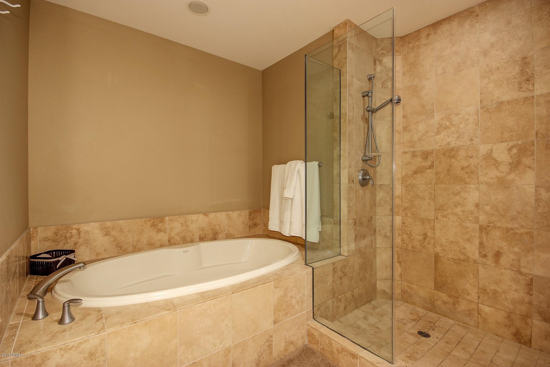 2211 East Camelback Road, Unit 208 Phoenix, AZ 85016 - Photo 50 of 67 Soaking Tub