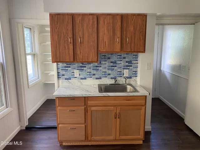 $1,300 | 629 Lang Street, Schenectady, NY 12308