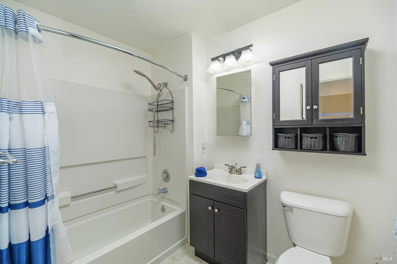 8201 Camino Colegio, Unit 123 Rohnert Park, CA 94928 - Photo 14 of 21 Primary en-suite full bathroom