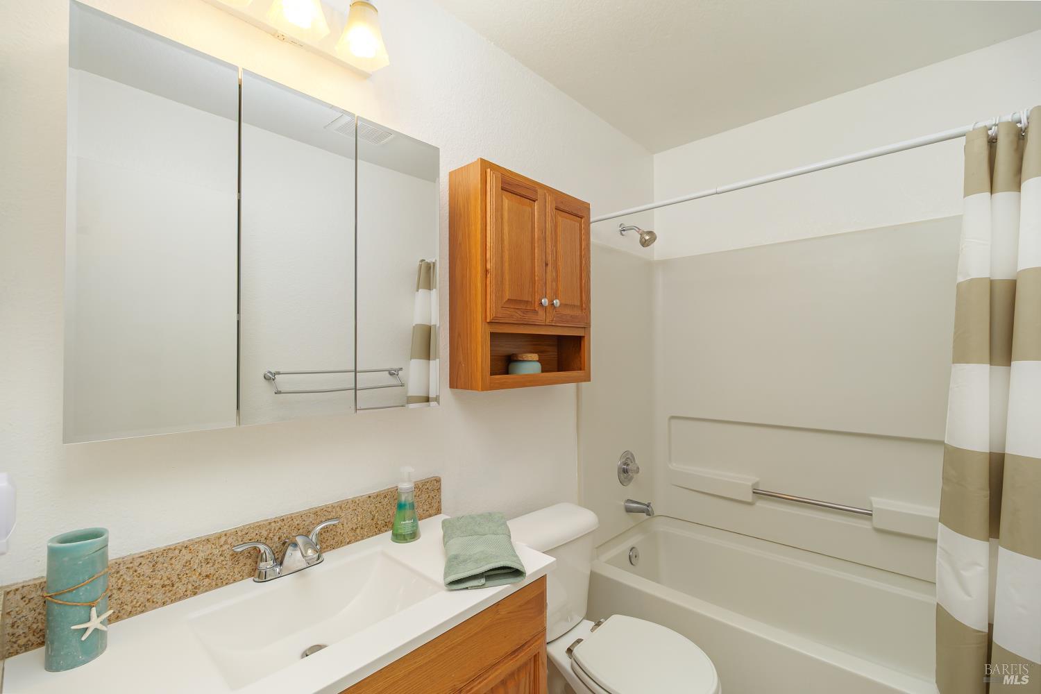 8201 Camino Colegio, Unit 123 Rohnert Park, CA 94928 - Photo 17 of 21 Second full bathroom off hallway