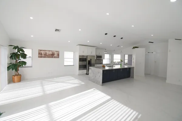 $4,950 | 11071 Baybreeze Way, Boca Raton, FL 33428