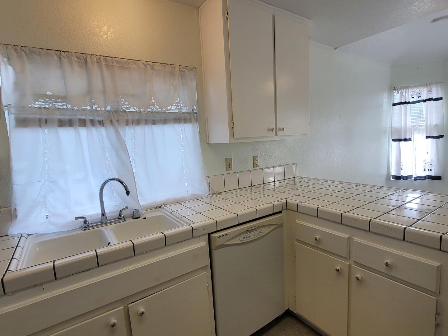 1801 Theron Way Modesto, CA 95351 - Photo 12 of 24