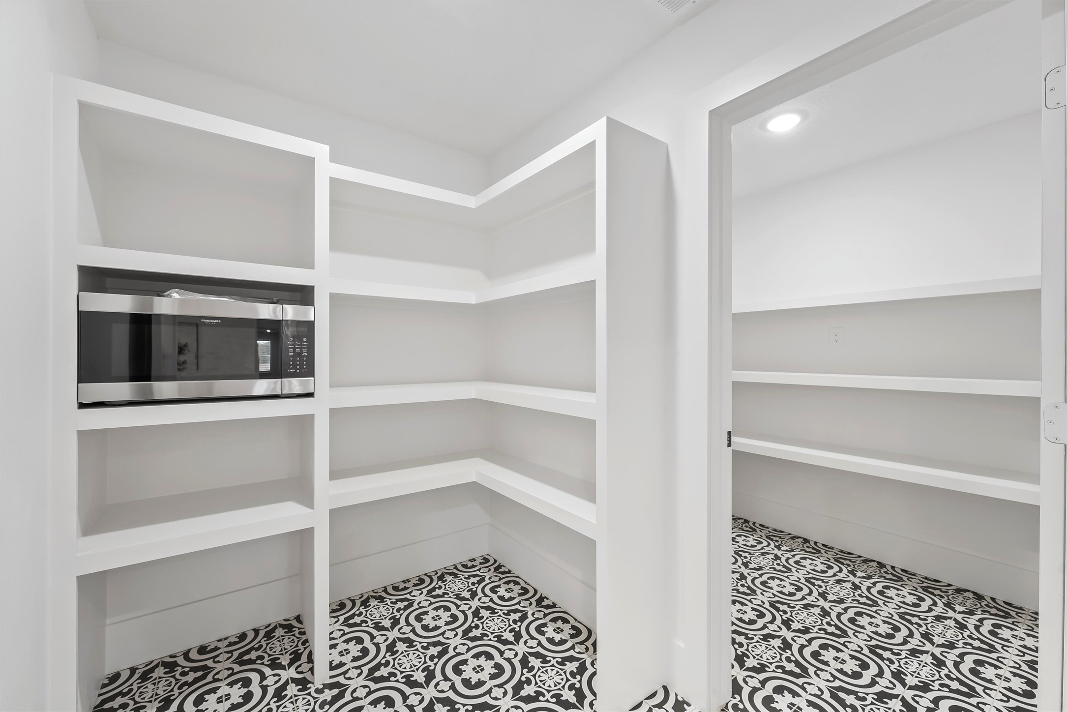 1589 County Road 252 Anderson, TX 77830 - Photo 13 of 50 a walk in closet