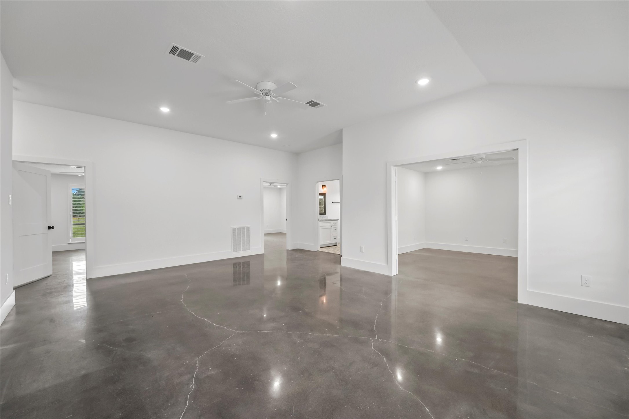 1589 County Road 252 Anderson, TX 77830 - Photo 34 of 50 a view of an empty room