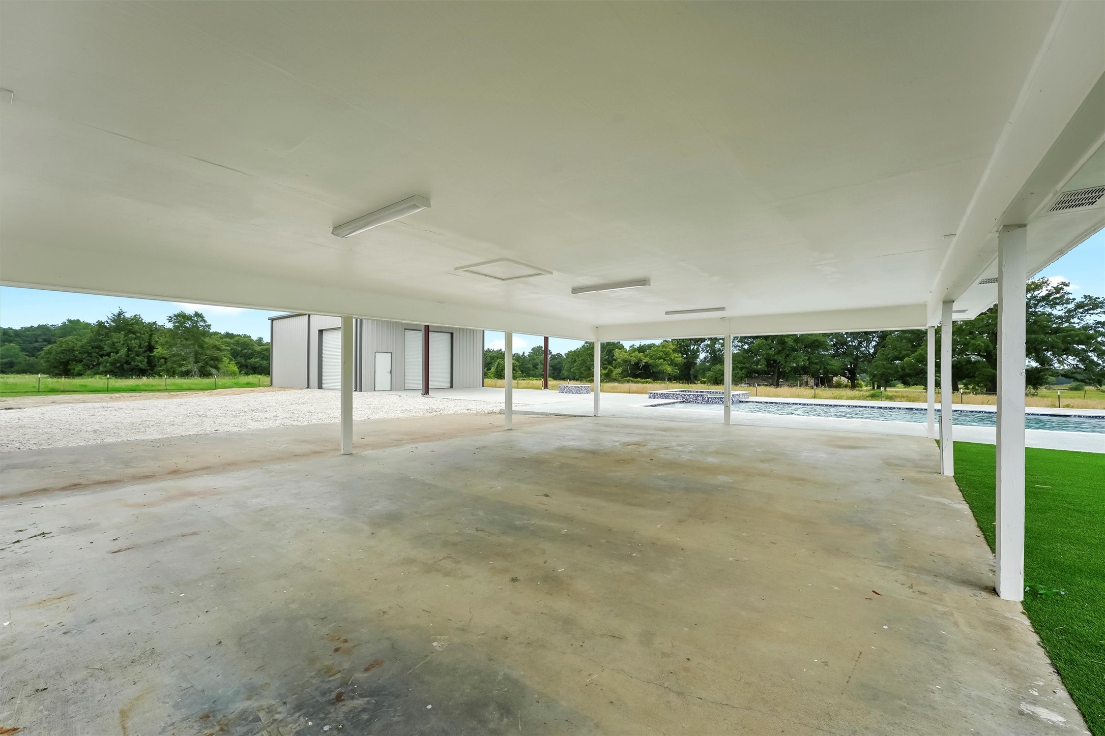 1589 County Road 252 Anderson, TX 77830 - Photo 43 of 50 a view of an empty room