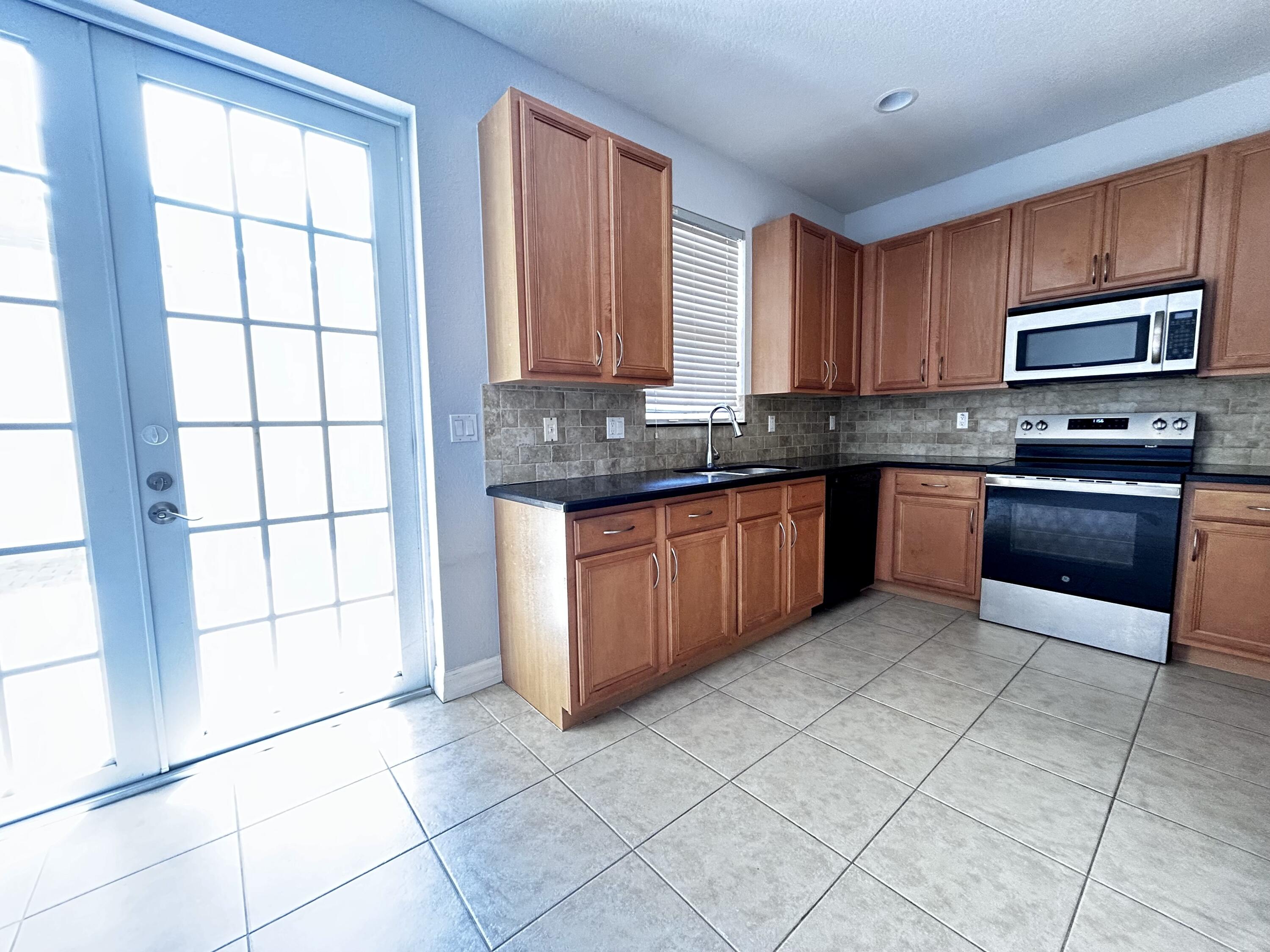 119 Ennis Lane Jupiter, FL 33458 - Photo 5 of 29 IMG_0213