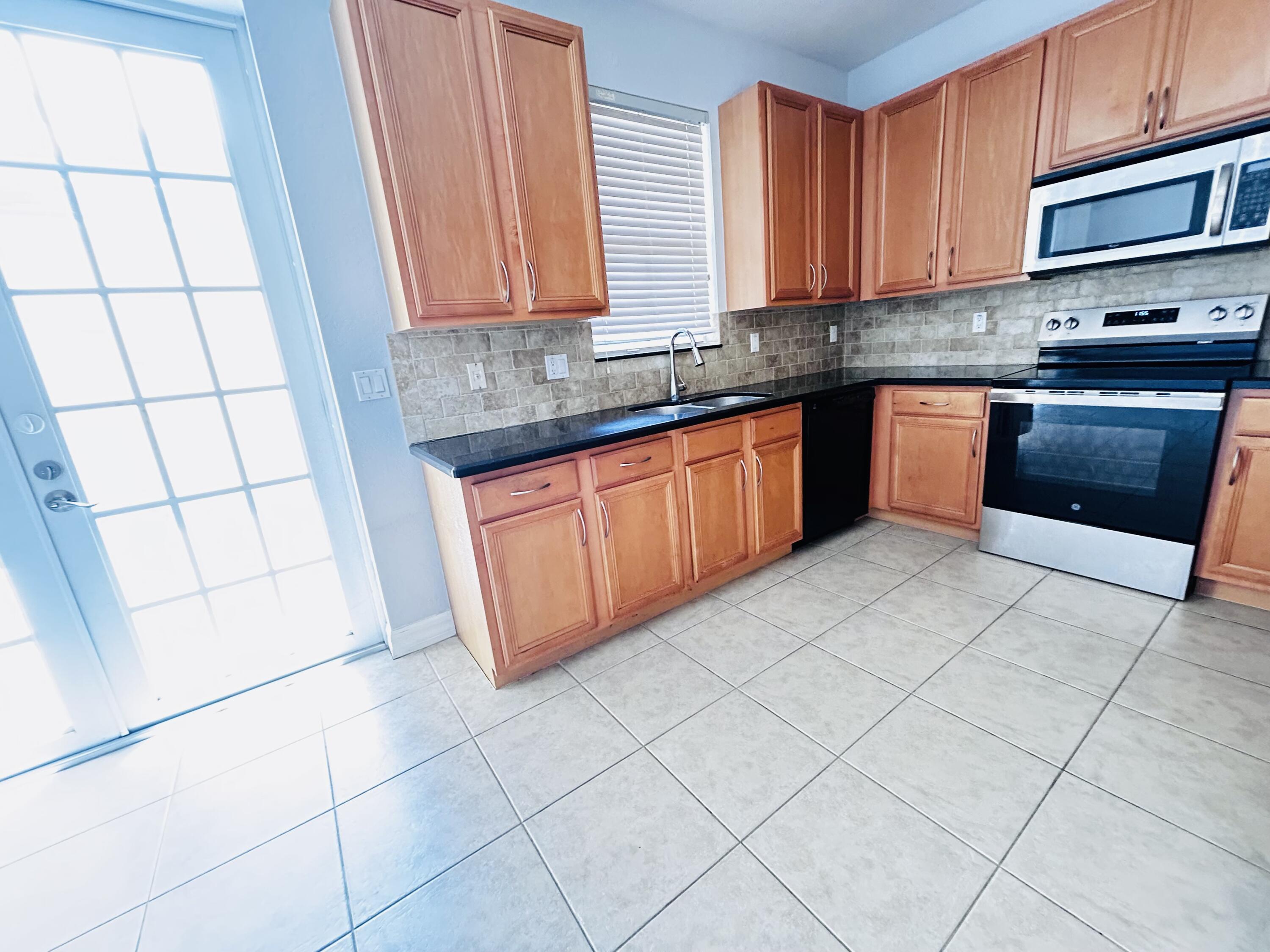 119 Ennis Lane Jupiter, FL 33458 - Photo 9 of 29 IMG_0207