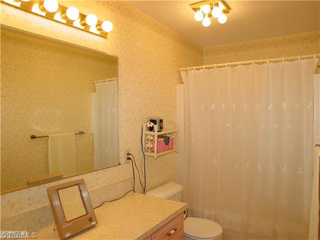 106 Applegate Road Kernersville, NC 27284 - Photo 8 of 16 Master Bath/Spa. Master bath is neat with very nice vanity space.