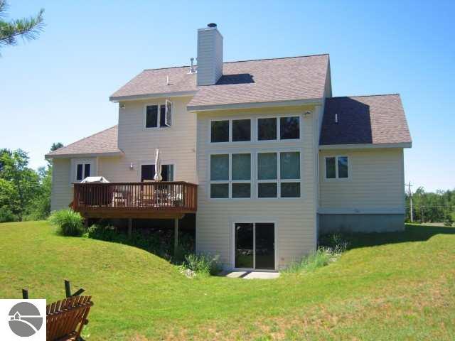 4301 Holiday Road Traverse City, MI 49686 - Photo 2 of 25 1737287-1.JPG