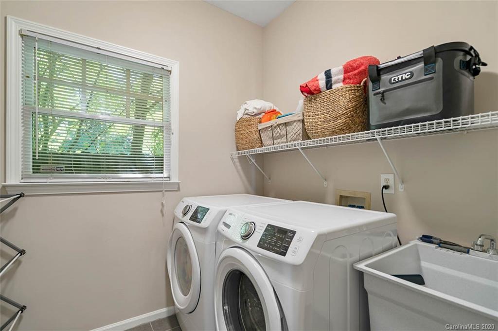 7915 Park Road Charlotte, NC 28210 - Photo 40 of 40 a utility room with dryer and washer