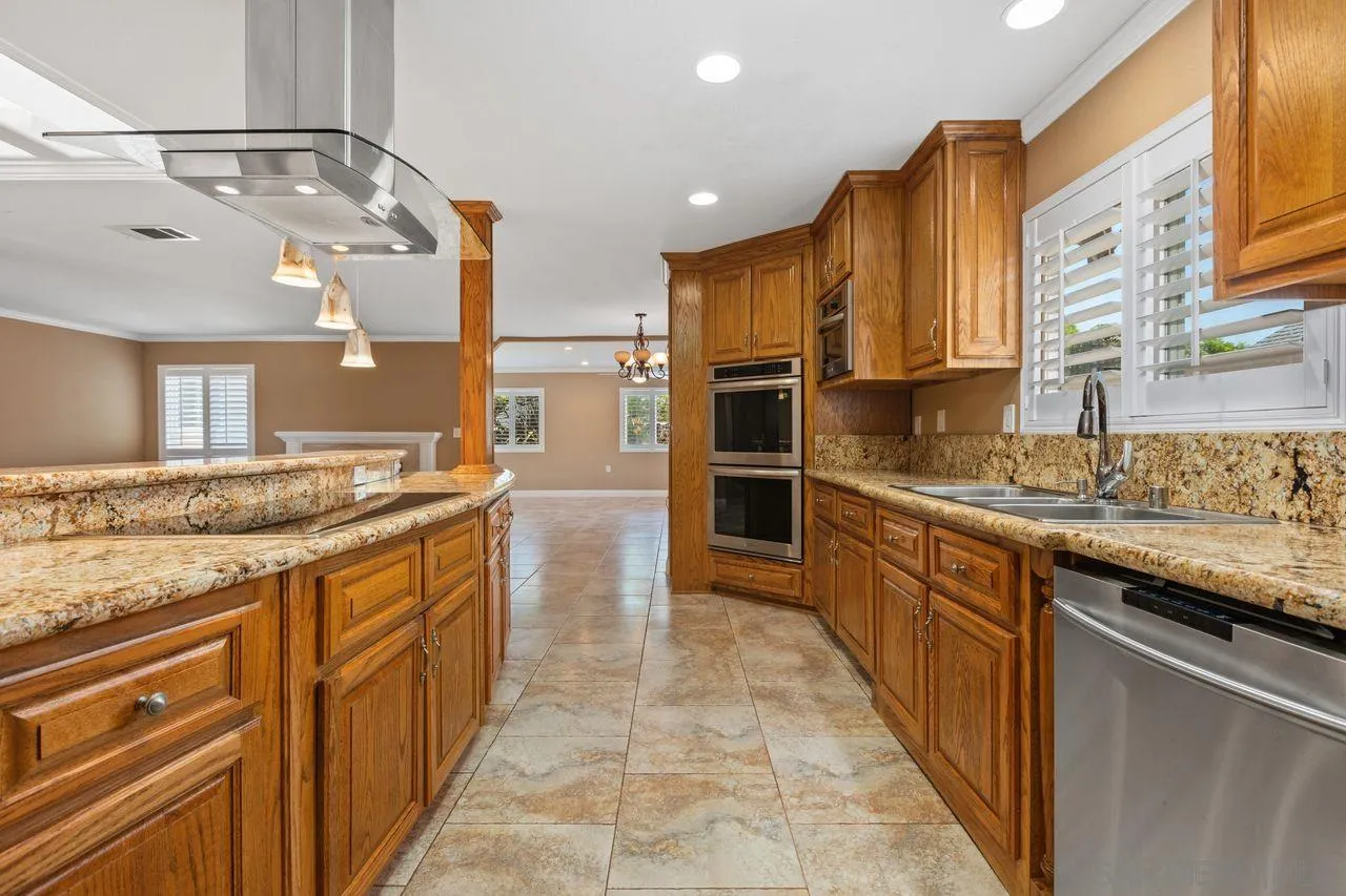 12447 Horado Road San Diego, CA 92128 - Photo 15 of 39